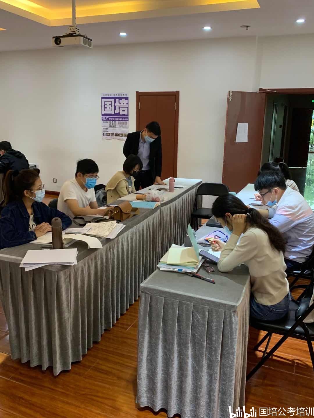 引導青年樹立正確婚戀觀，提升婚姻介紹服務質量——2022安徽蕪湖公務員面試熱點解析